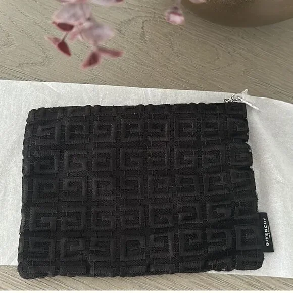 Givenchy cosmetics bag - Picture 2 of 7